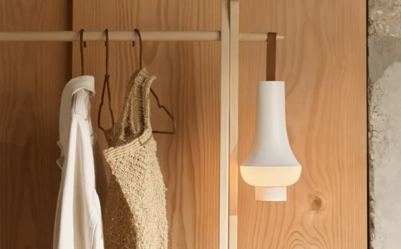 NEU: TOMOSHI TISCHLAMPE VON LOUIS POULSEN