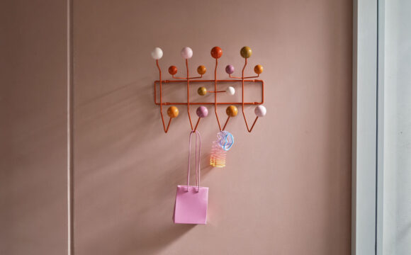 NEUE FARBEN: VITRA EAMES HANG-IT-ALL