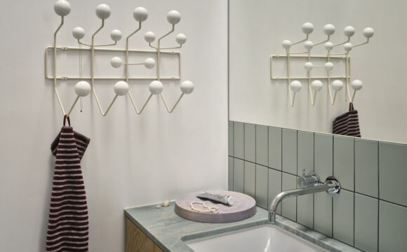 NEUE FARBEN: VITRA EAMES HANG-IT-ALL